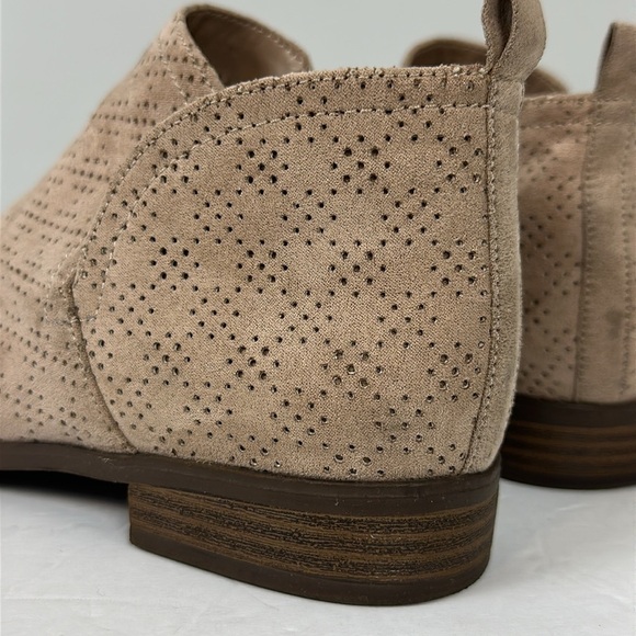 Sofft Gayle Perforated Booties in Aubergine Sz 7 - Picture 9 of 14